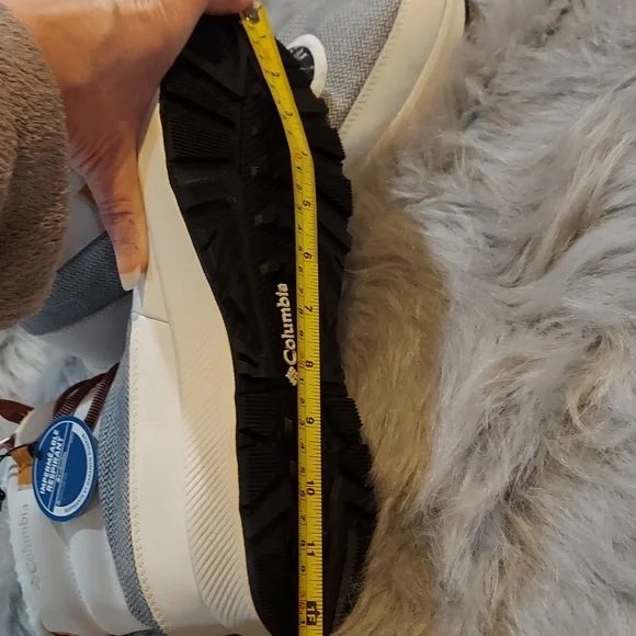 Women Snow Boots Size 12 Waterproof boots and faux fur NWT - Picture 12 of 12